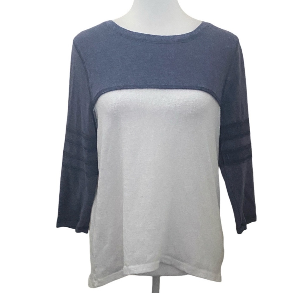 Billabong Women's Blue and White 3/4 Sleeve Tee. Soft and cozy. Size S.